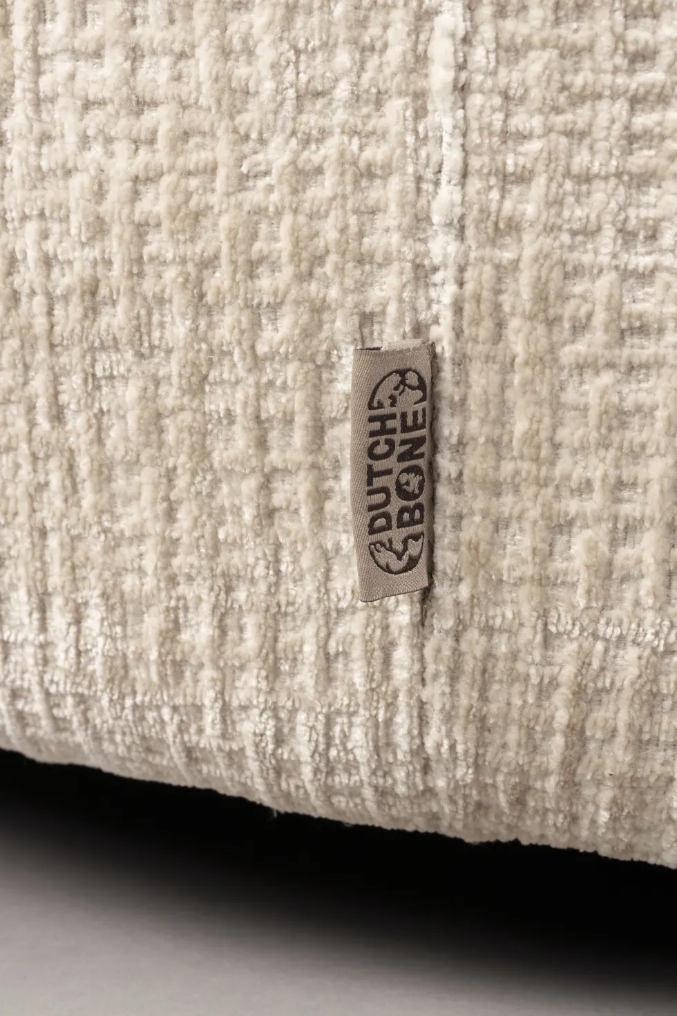 Fauteuil en velours beige Tilbury - Dutchbone