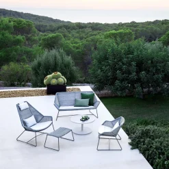 Fauteuil gris avec coussins blancs Breeze lounge - Cane-Line