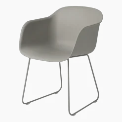 Fauteuil gris piétement traîneau Fiber - Muuto