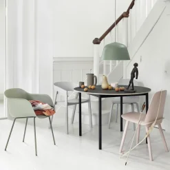 Fauteuil gris piétement traîneau Fiber - Muuto