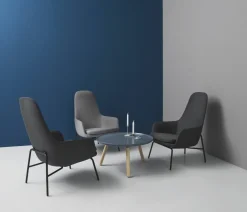 Fauteuil haut avec pieds en noyer et assise en cuir noir Era - Normann Copenhagen