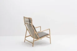 Fauteuil lounge en chêne et cuir gris Dedo - Gazzda