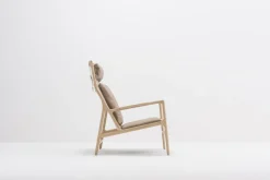Fauteuil lounge en chêne et cuir stone Dedo - Gazzda