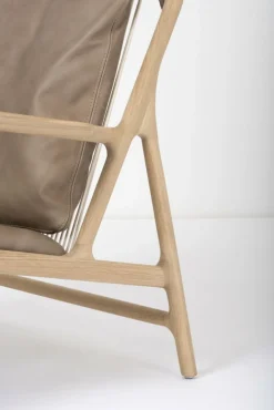 Fauteuil lounge en chêne et cuir stone Dedo - Gazzda