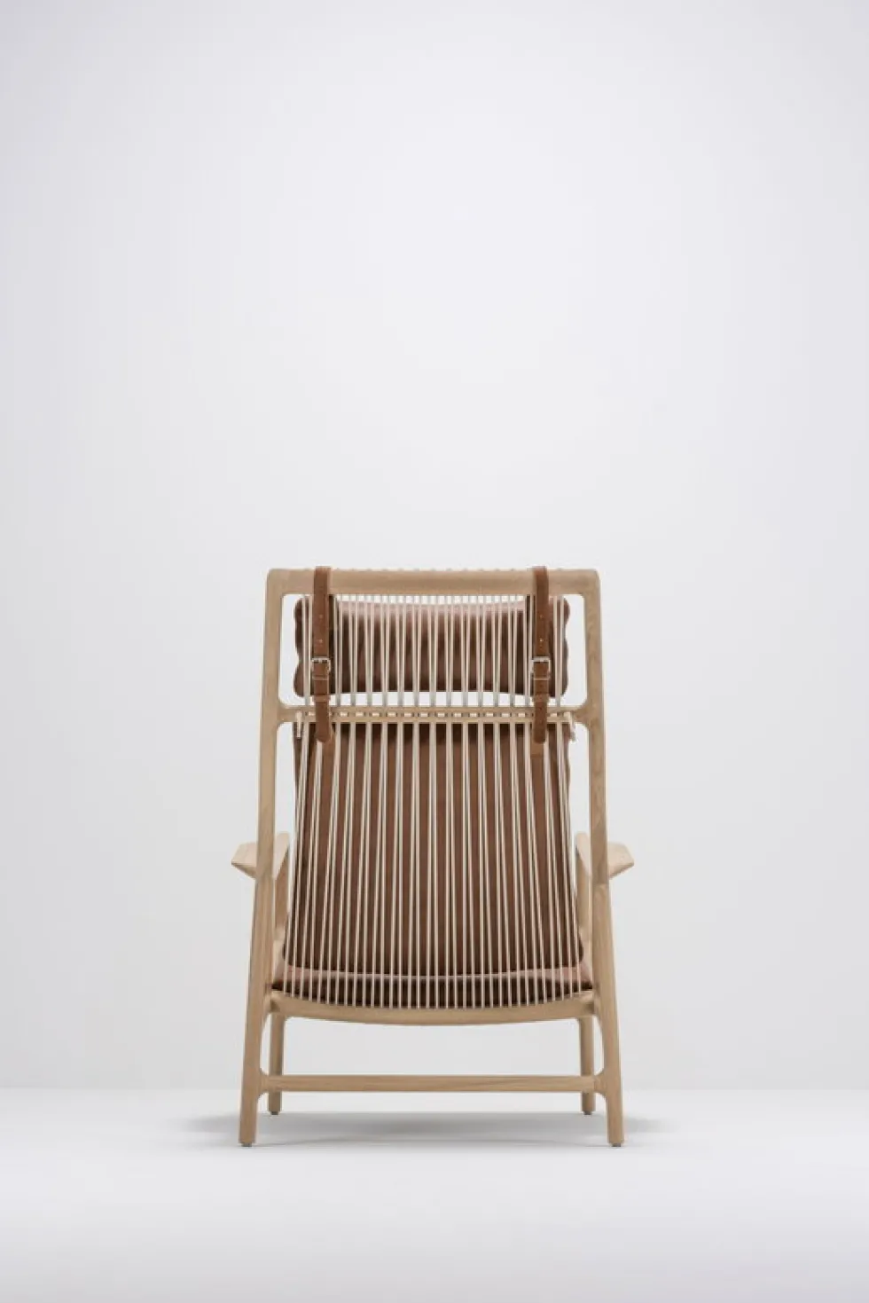 Fauteuil lounge en chêne et cuir whisky Dedo - Gazzda