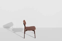 Fauteuil lounge en hêtre et aluminium brun-rouge 71 cm Fromme - Petite Friture