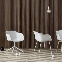Fauteuil noir piétement pivot et assise cuir Fiber - Muuto