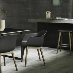 Fauteuil ochre piétement en chêne foncé Fiber - Muuto
