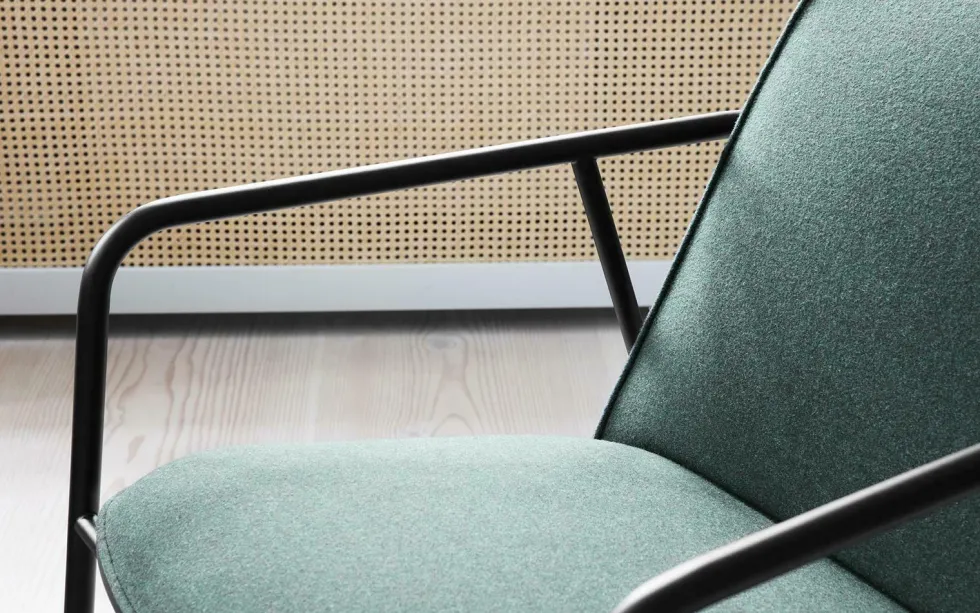 Fauteuil vert et coque en frêne noir Pad Lounge noir/Synergy Synergy LDS41 - Normann Copenhagen