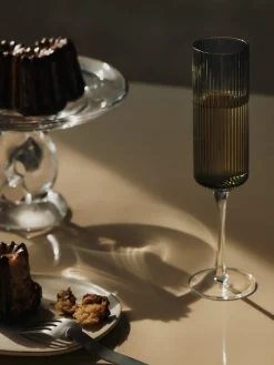 Flutes à champagne en verre fumé 22x6cm Ripple - Ferm living
