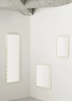 Grand miroir en verre et acier blanc 160 x 55 cm Illu - Normann Copenhagen