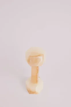 Haltère de décoration en onyx ambre 8x25cm Herackles - Studio Gaïa