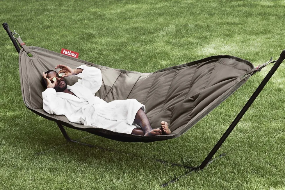 Hamac en acier noir et tissu gris taupe avec coussin 270x138x110cm Headdemock Deluxe - Fatboy
