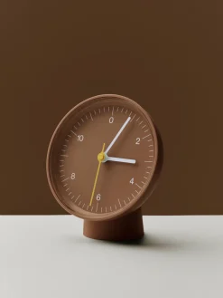 Horloge de table en métal marron 13 cm - HAY