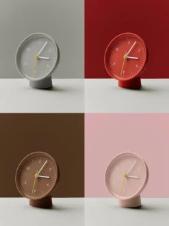 Horloge de table en métal rouge 13 cm - HAY