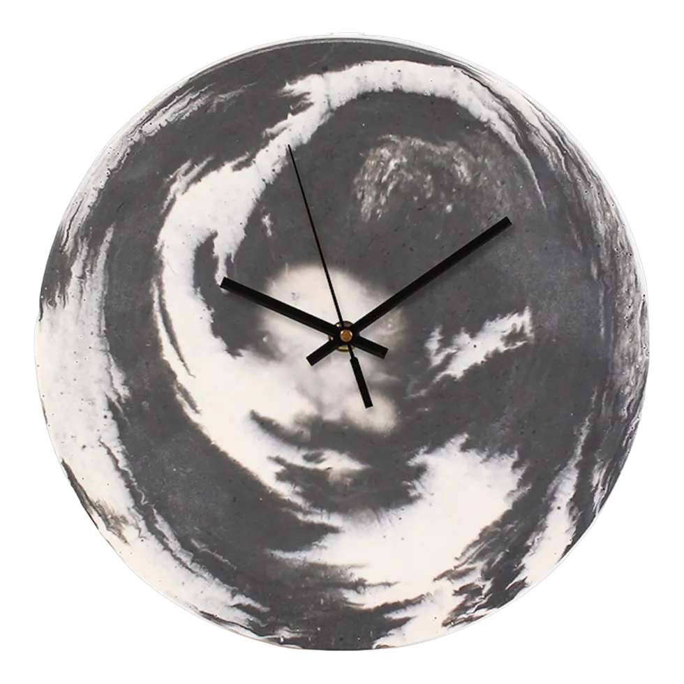 Horloge en roche saline noir de mars 27 cm - Studio Rosaroom