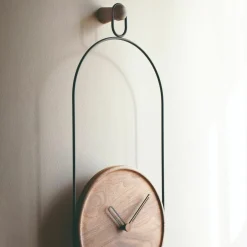 Horloge murale en noyer et métal Eslabón - Nomon