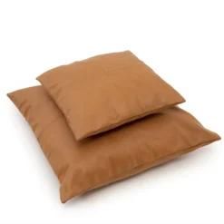 Housse de coussin à 4 panneaux en cuir 60 x 60 cm camel - Bazar Bizar