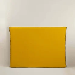 Housse De Tête De Lit Nino Jaune Ocre Et Feston Noir - Madura