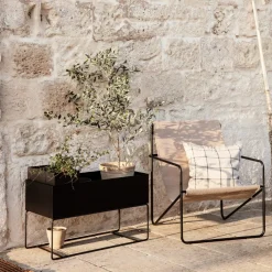Jardinière avec pieds bas en métal beige Plant Box - Ferm Living