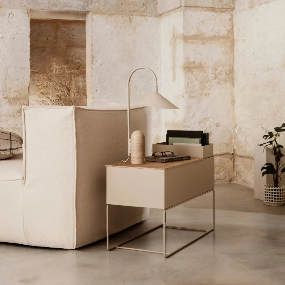 Jardinière avec pieds bas en métal beige Plant Box - Ferm Living