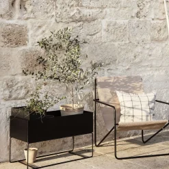 Jardinière avec pieds bas en métal gris clair - Ferm Living