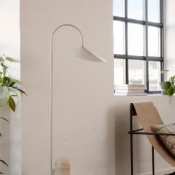 Lampadaire avec socle en marbre beige Arum - Ferm Living