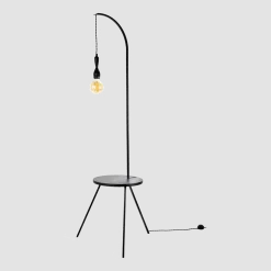 Lampadaire avec table en bois noir Studio Simple - Serax