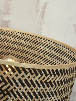 Lampadaire avec étagère en bambou noir et naturel 50x158cm Java - Good & Mojo