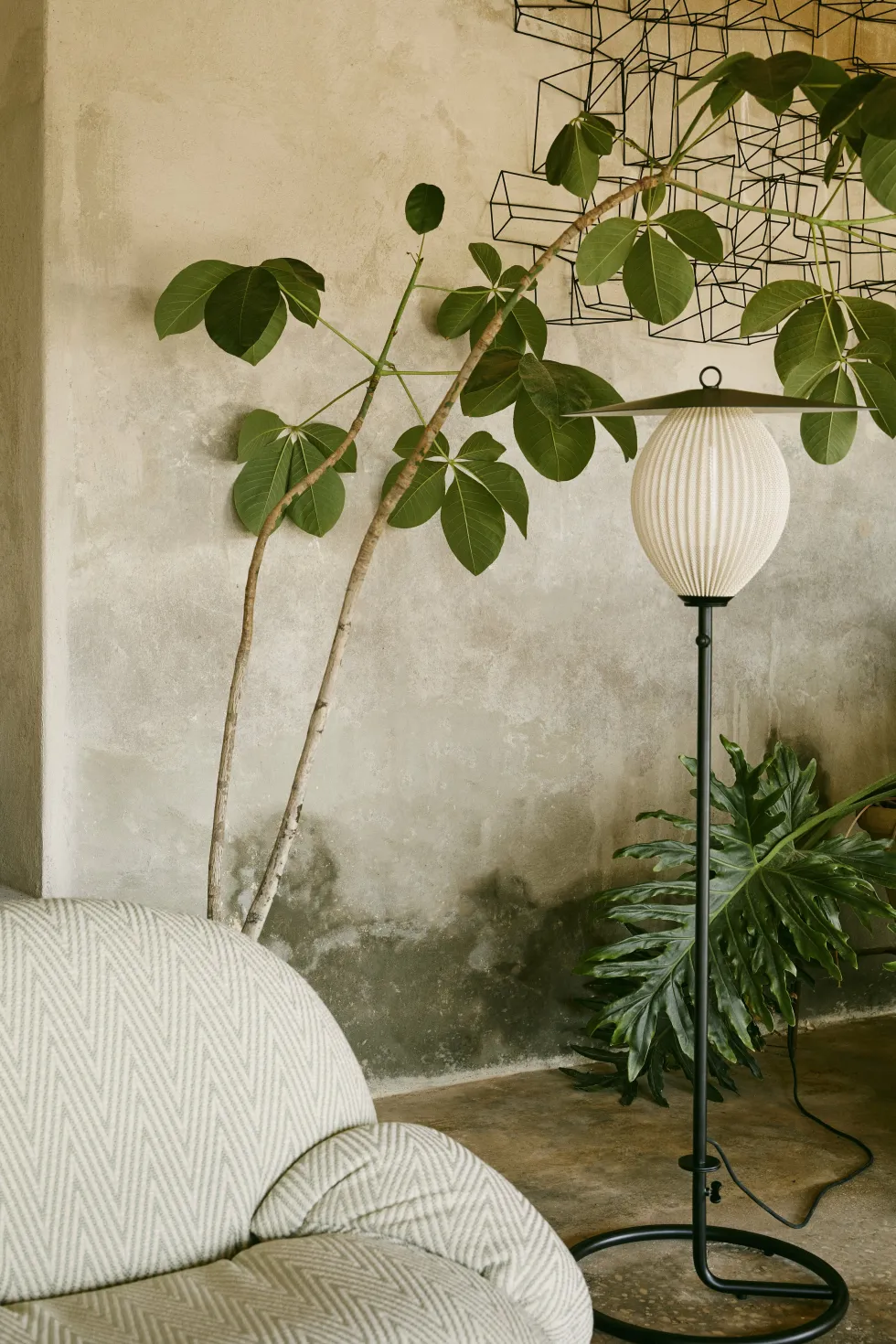 Lampadaire de jardin blanc crème et métal noir 128 cm Satellite - Gubi