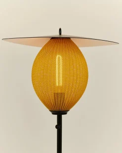 Lampadaire de jardin moutarde doré et métal noir 128 cm Satellite - Gubi