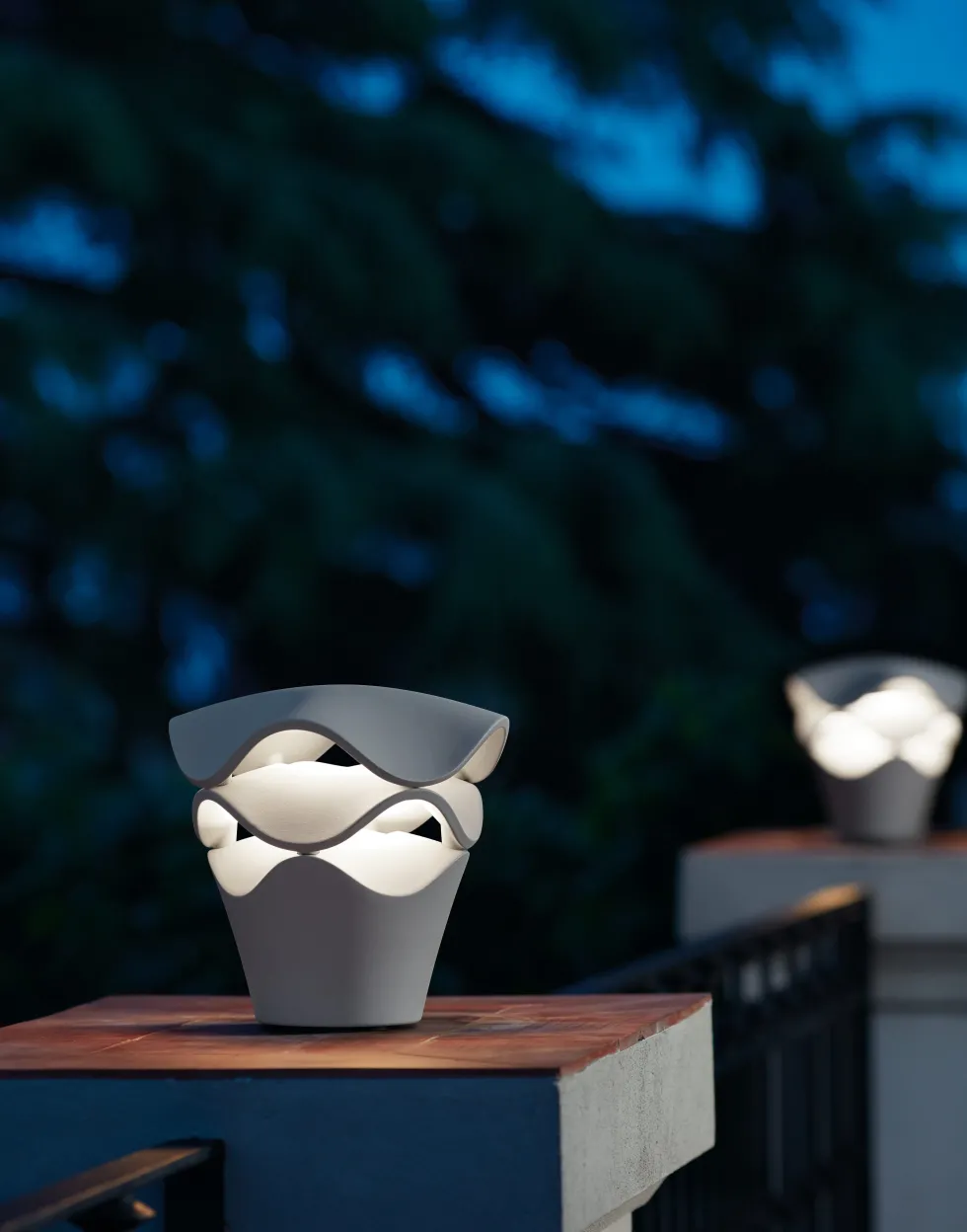 Lampadaire d'extérieur dimmable en polyuréthane gris pierre 27cm Cornet - Bover