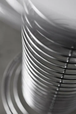 Lampadaire en acier chromé et plastique blanc Wire - Verpan
