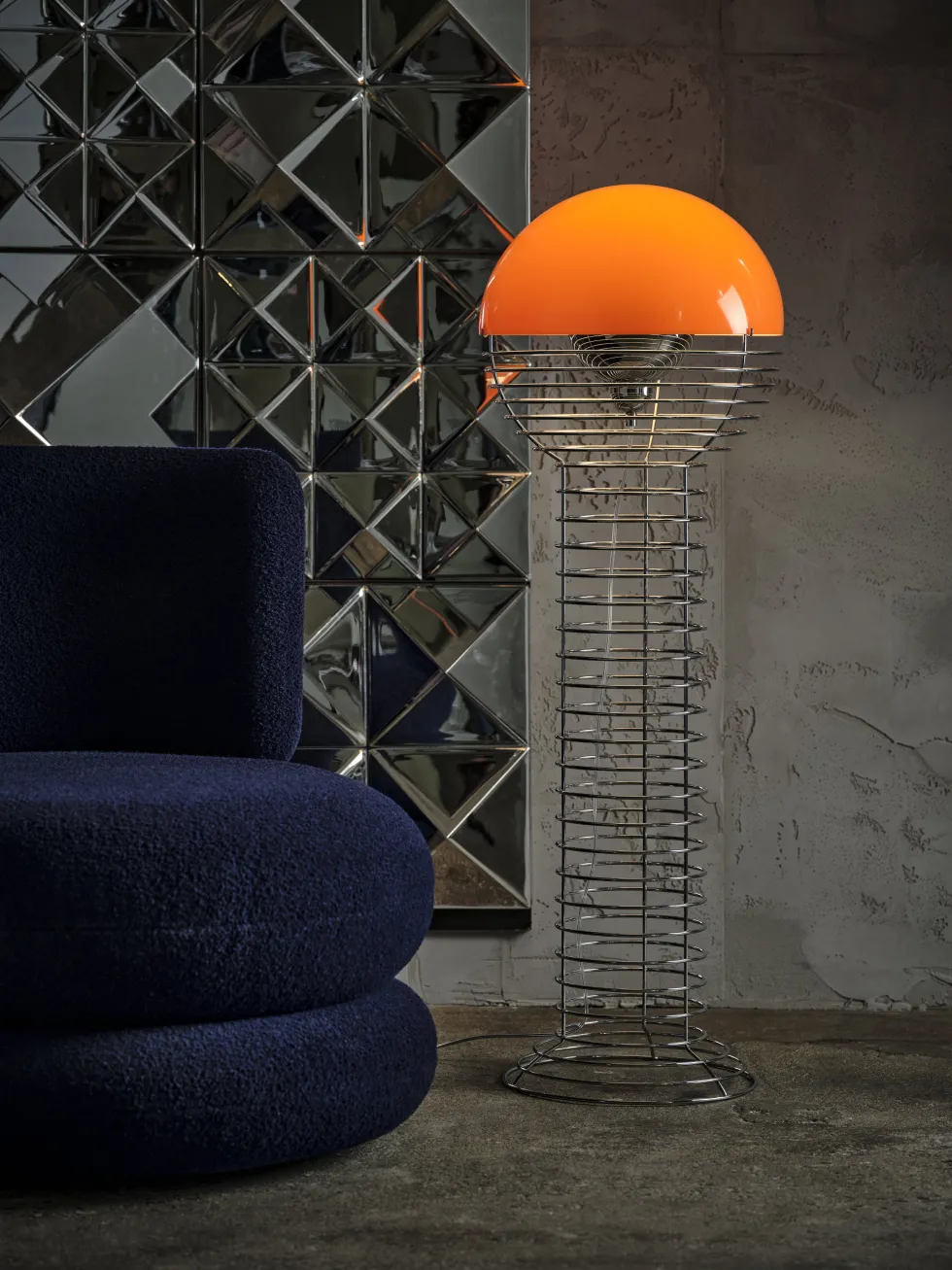 Lampadaire en acier chromé et plastique orange Wire - Verpan