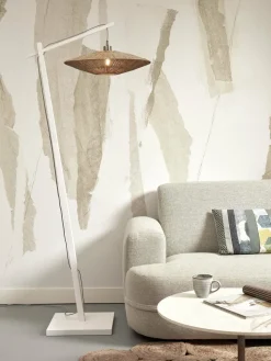 Lampadaire en bambou blanc avec abat-jour en bois naturel 176x55 cm Iguazu - Good & Mojo