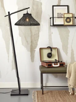 Lampadaire en bambou noir avec abat-jour en bois noir 150x45 cm Tahiti - Good & Mojo