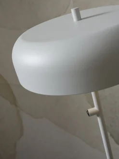 Lampadaire en fer gris clair 145,5cm Porto - It's about Romi