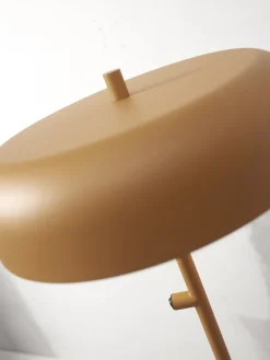 Lampadaire en fer moutarde 145,5cm Porto - It's about Romi