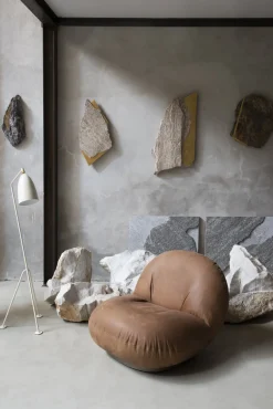 Lampadaire en métal blanc albâtre Gräshoppa - Gubi