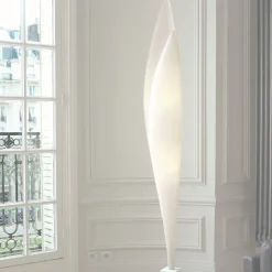Lampadaire en papier et marbre blanc 24 x 17 x 198 cm Envol - Céline Wright