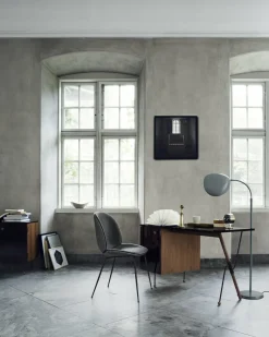 Lampadaire noire base argenté en laiton - Gubi