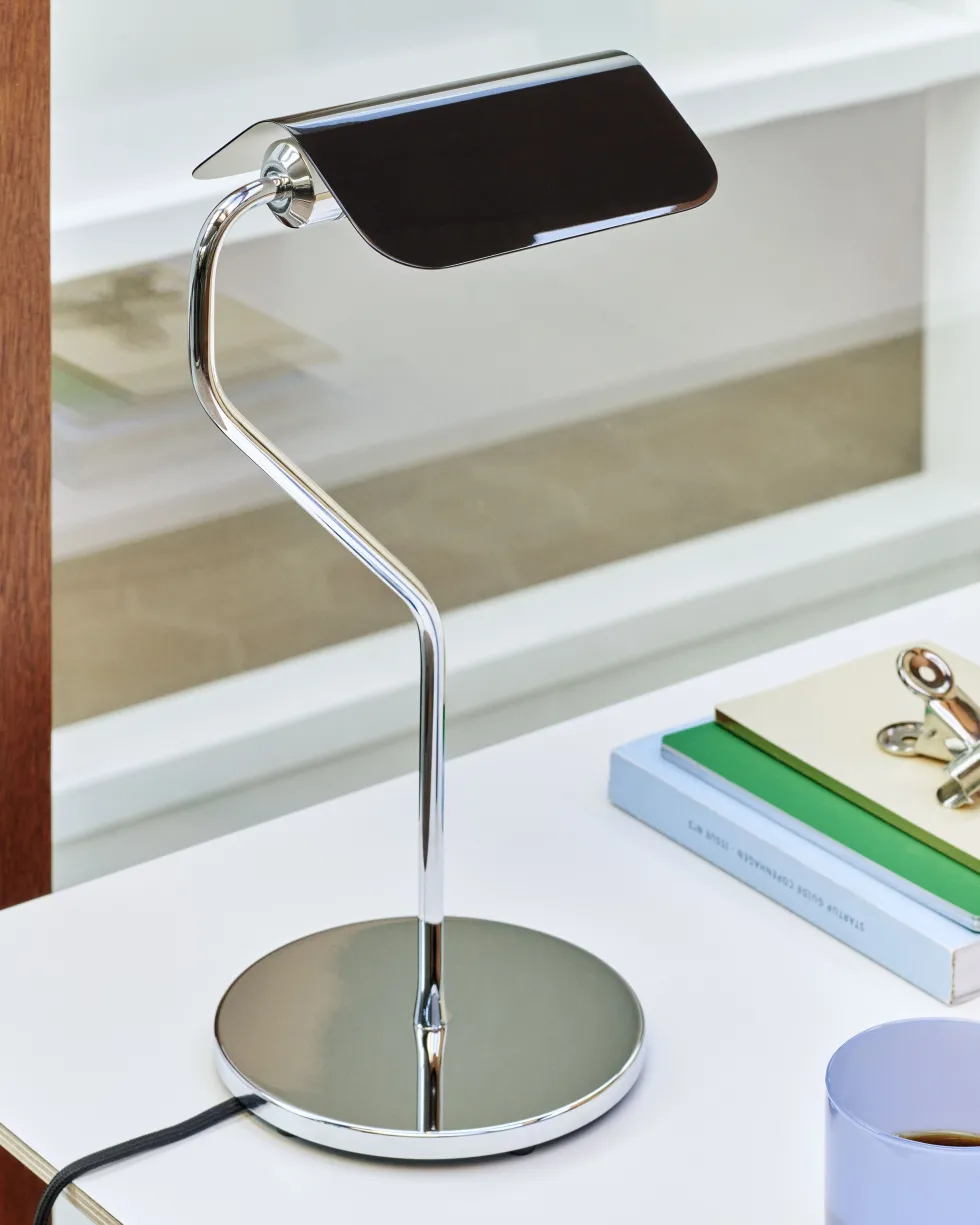 Lampe de bureau base incurvée noire Apex - HAY