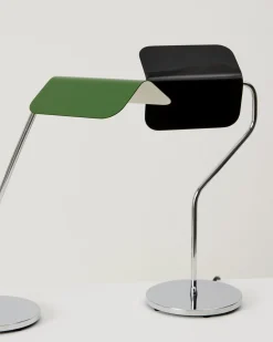 Lampe de bureau base incurvée noire Apex - HAY