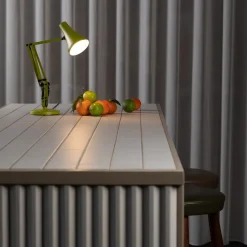 Lampe de bureau en aluminium vert avocado Mini Mini 90 - Anglepoise