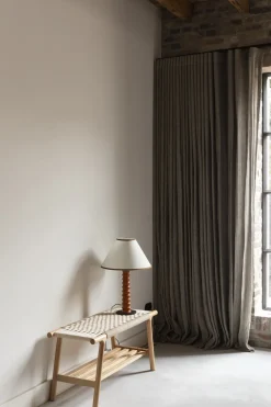 Lampe de table en chêne et abat-jour en tissu crème 30x64cm Horace - Dutchbone