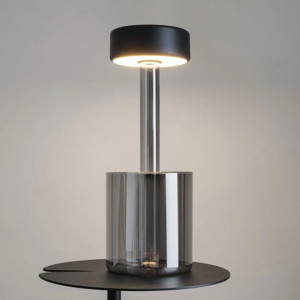 Lampe de table portable en aluminium noir et vase en verre fumé 12x34,8cm AI Collaboration - Maytoni