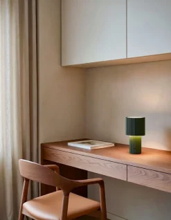 Lampe de table portable en aluminium vert olive 12,2x22,1cm Iluma - Herstal
