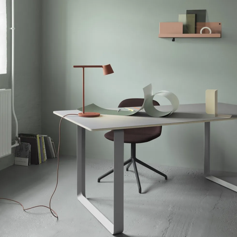 Lampe en aluminium rouge foncé 40 cm Tip - Muuto