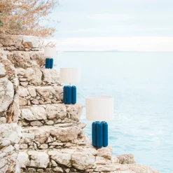 Lampe en bois bleu nuit et abat-jour en laine bouclé 32cm Charlotte - Cosin Paris