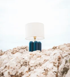 Lampe en bois bleu nuit et abat-jour en laine bouclé 57cm Charlotte - Cosin Paris